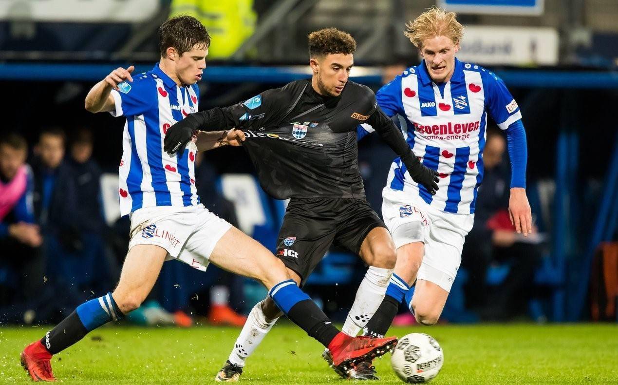 赛后队员们 赛后队员们