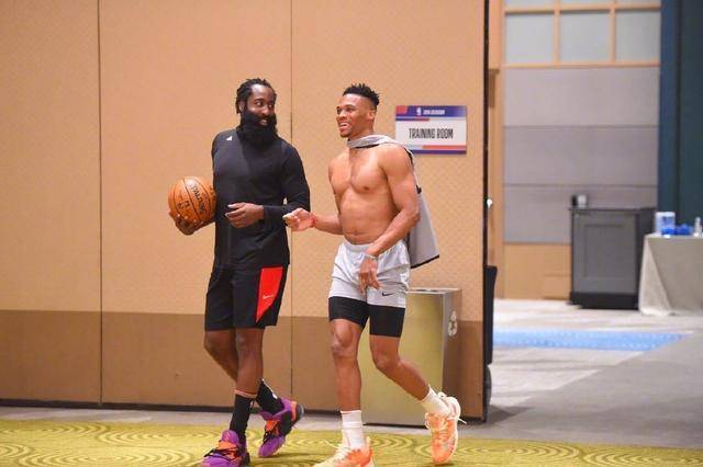 在竞争中兼 在竞争中兼